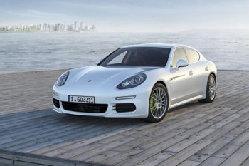 На Шанхайском автосалоне впервые представлен длиннобазный Porsche Panamera