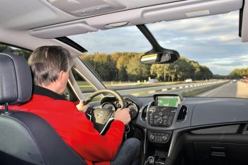 Как правильно сидеть в автомобиле? Как правильно сидеть в автомобиле?