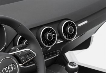 В Audi TT вместо приборной панели стоит сенсорный дисплей В Audi TT вместо приборной панели стоит сенсорный дисплей