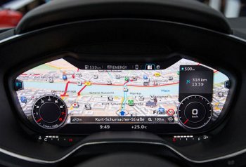 В Audi TT вместо приборной панели стоит сенсорный дисплей В Audi TT вместо приборной панели стоит сенсорный дисплей