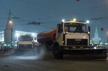Москву занесло снегом Москву занесло снегом
