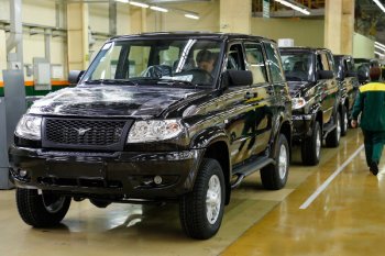 Российские заводы приостанавливают выпуск автомобилей Российские заводы приостанавливают выпуск автомобилей
