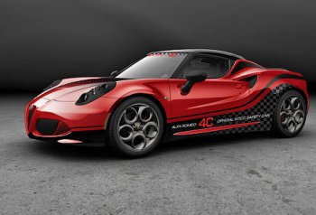 Alfa Romeo 4C заслужил честь стать пейс-каром