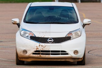 Компания Nissan проводит испытания антигрязевой краски Компания Nissan проводит испытания антигрязевой краски