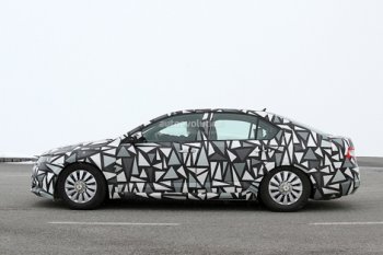 Первые шпионские фото обновленной Skoda Octavia нового поколения Первые шпионские фото обновленной Skoda Octavia нового поколения