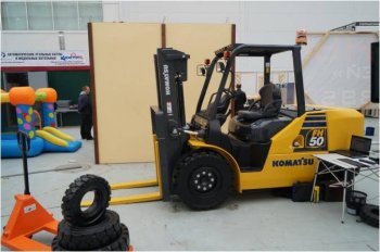 Komatsu начала продажу нового погрузчика FE25-1 Komatsu начала продажу нового погрузчика FE25-1