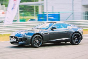 Идеальный и доступный Ягуар F-Type